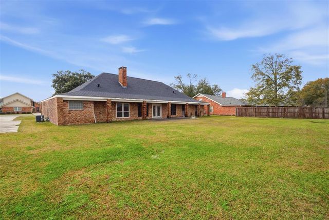 4703 W Quail Hollow Drive, Lake Charles, LA 70605