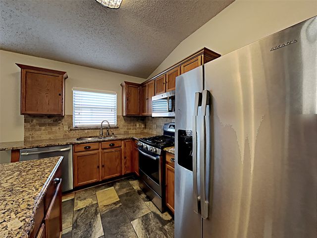 1803 Dartmouth Drive, Glenn Heights, TX 75154