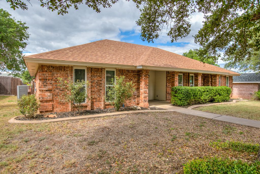 Image 2 of property listing at 4817 Bermuda Drive, San Angelo, TX 76904