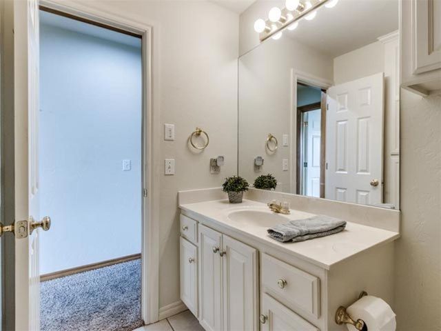 511 Broadway Street, Guthrie, OK 73044