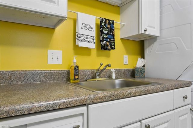 650 Grimes RD, Hampton, VA 23663