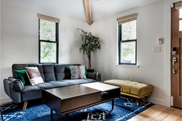 1911 College ROW, Austin, TX 78702