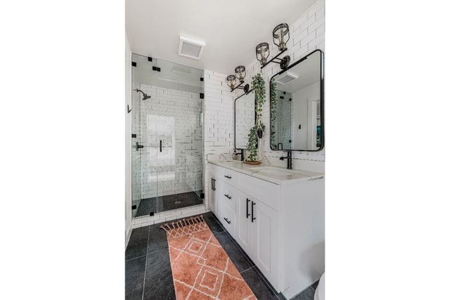 1911 College ROW, Austin, TX 78702