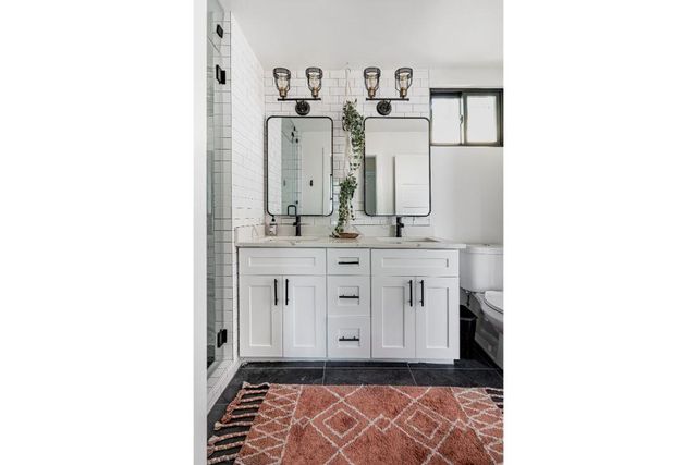 1911 College ROW, Austin, TX 78702