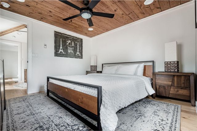 1911 College ROW, Austin, TX 78702