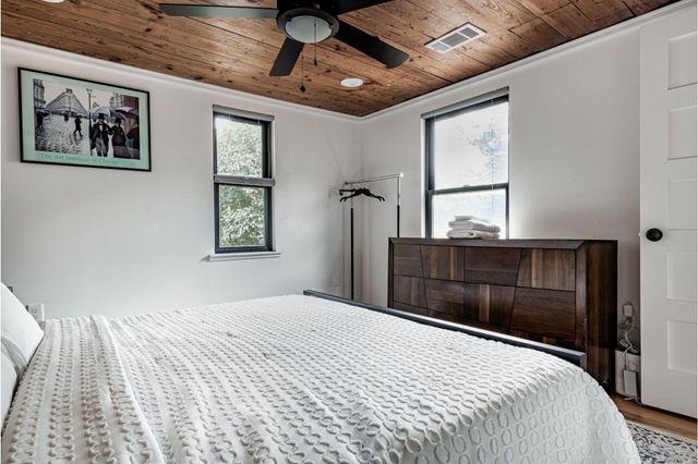 1911 College ROW, Austin, TX 78702