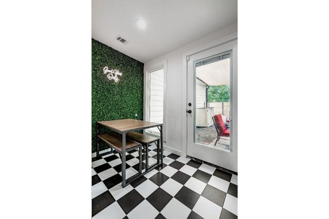 1911 College ROW, Austin, TX 78702