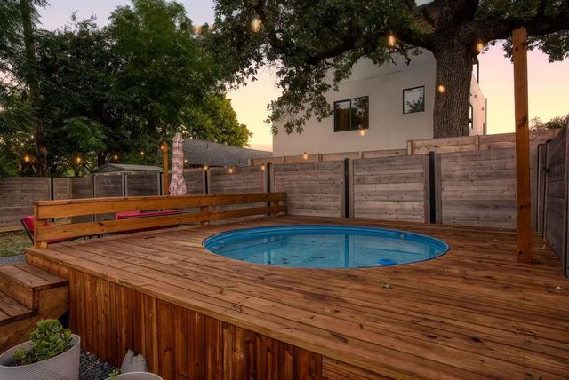 1911 College ROW, Austin, TX 78702