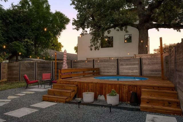 1911 College ROW, Austin, TX 78702
