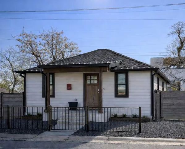 1911 College ROW, Austin, TX 78702