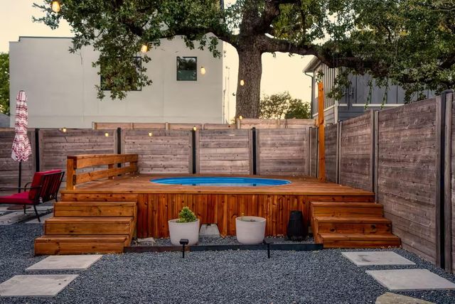 1911 College ROW, Austin, TX 78702