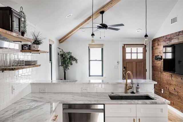1911 College ROW, Austin, TX 78702
