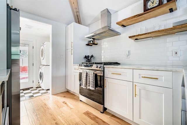 1911 College ROW, Austin, TX 78702