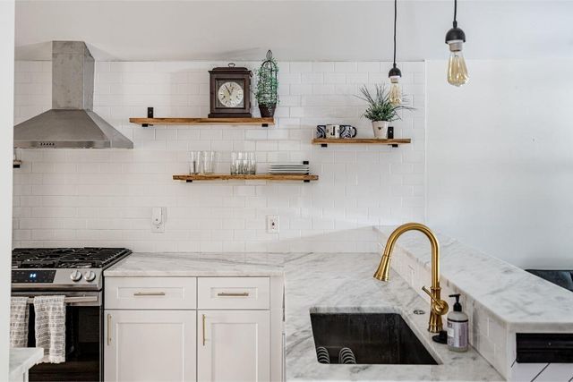 1911 College ROW, Austin, TX 78702