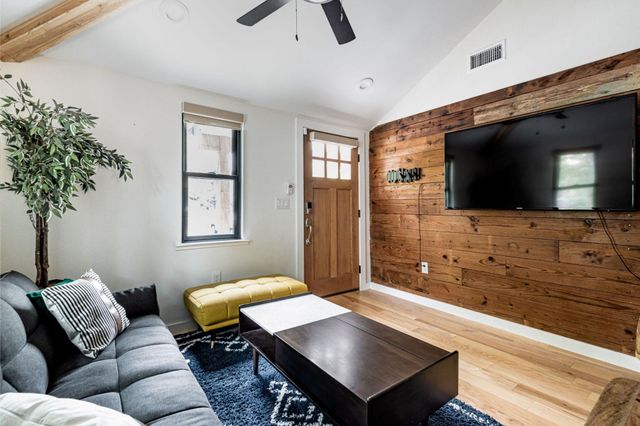 1911 College ROW, Austin, TX 78702