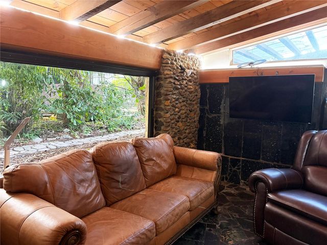 732 NW 43rd Ct, Oakland Park, FL 33309