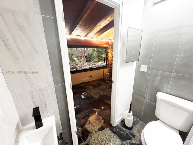 732 NW 43rd Ct, Oakland Park, FL 33309