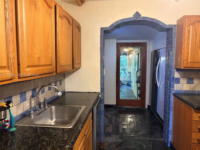 732 NW 43rd Ct, Oakland Park, FL 33309