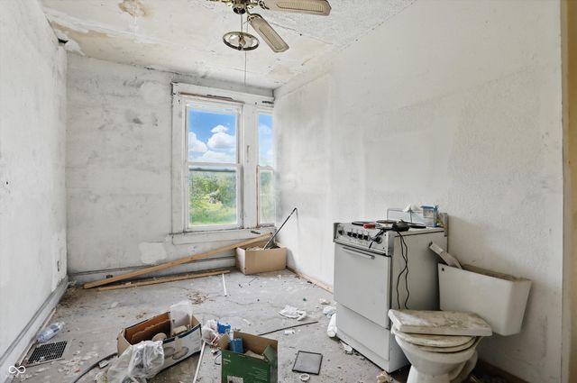 1910 Locust Street, Terre Haute, IN 47807