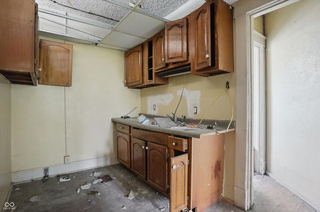 1910 Locust Street, Terre Haute, IN 47807