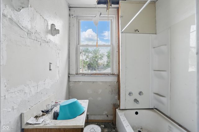 1910 Locust Street, Terre Haute, IN 47807