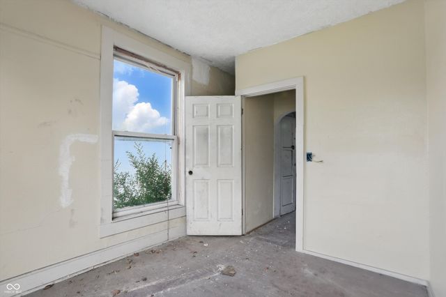 1910 Locust Street, Terre Haute, IN 47807