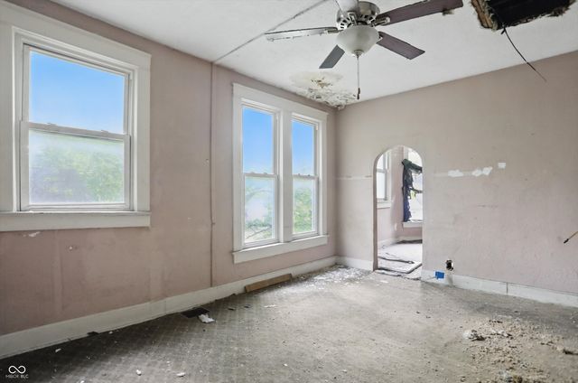 1910 Locust Street, Terre Haute, IN 47807