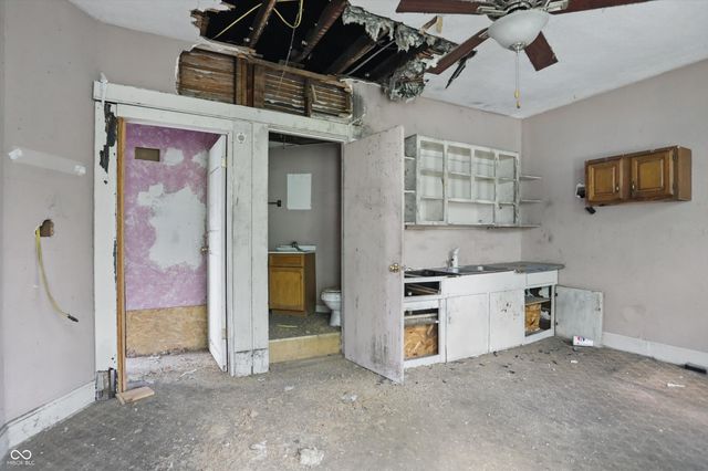 1910 Locust Street, Terre Haute, IN 47807