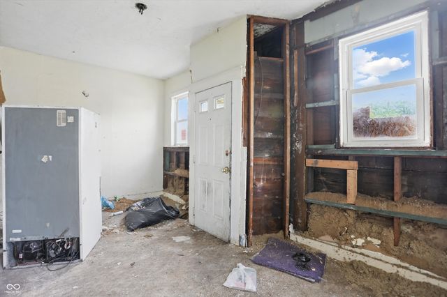 1910 Locust Street, Terre Haute, IN 47807