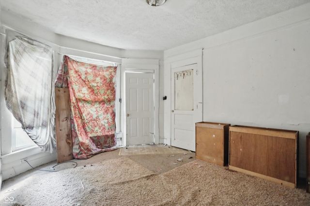 1910 Locust Street, Terre Haute, IN 47807