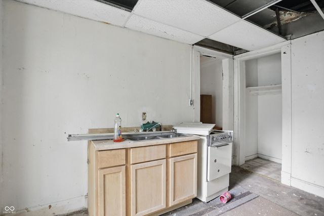 1910 Locust Street, Terre Haute, IN 47807