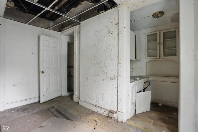 1910 Locust Street, Terre Haute, IN 47807