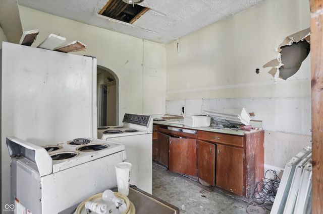 1910 Locust Street, Terre Haute, IN 47807