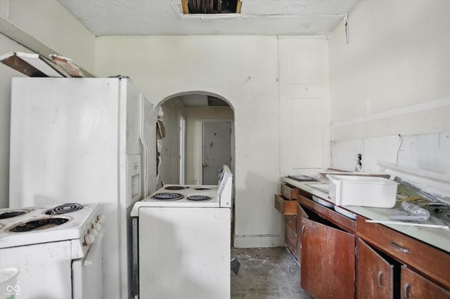 1910 Locust Street, Terre Haute, IN 47807