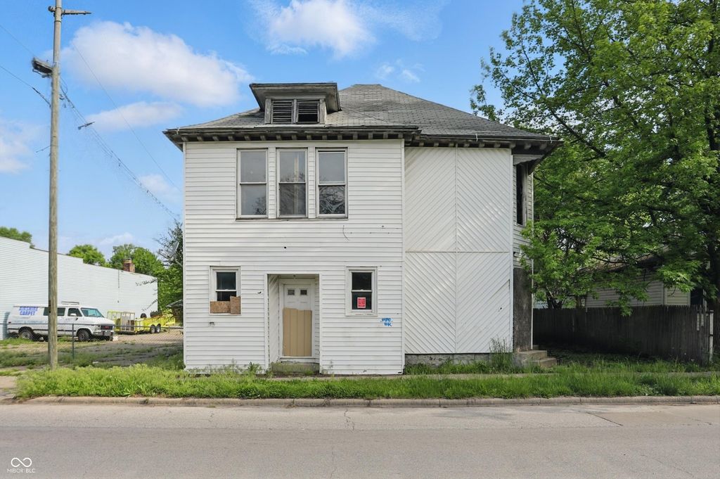 1910 Locust Street, Terre Haute, IN 47807