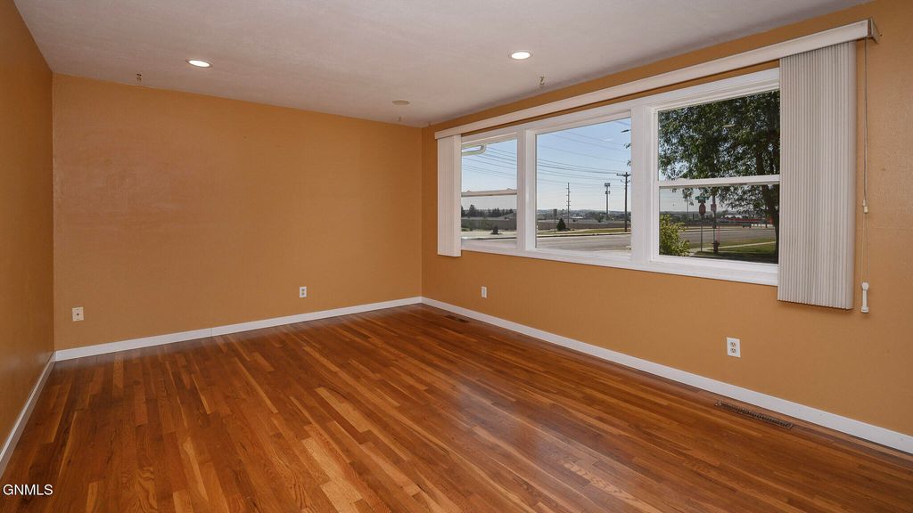 2536 E Avenue B, Bismarck, ND 58501 photo 3