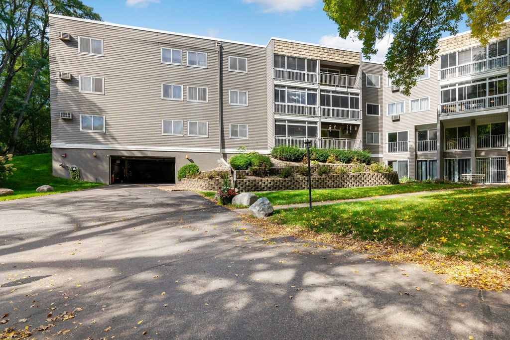 135 Viking Drive E 117, Little Canada, MN 55117 — exterior