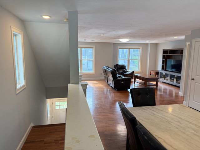 2 Burncoat Hts, Worcester, MA 01606