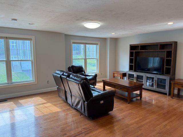2 Burncoat Hts, Worcester, MA 01606