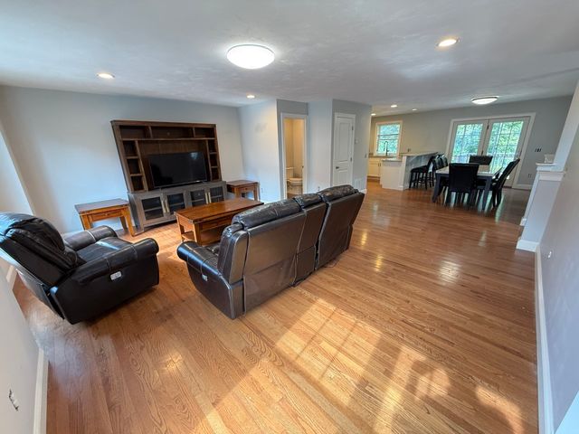 2 Burncoat Hts, Worcester, MA 01606