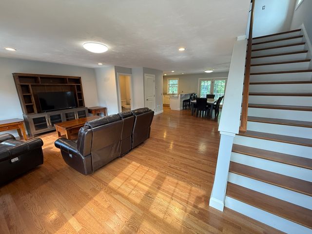2 Burncoat Hts, Worcester, MA 01606