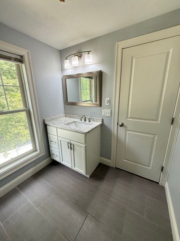 2 Burncoat Hts, Worcester, MA 01606