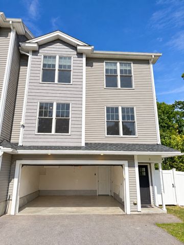 2 Burncoat Hts, Worcester, MA 01606