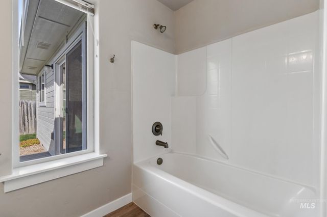 4822 Charme St, Caldwell, ID 83607