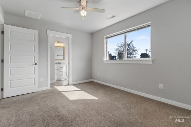 4822 Charme St, Caldwell, ID 83607