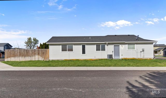 4822 Charme St, Caldwell, ID 83607