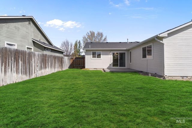 4822 Charme St, Caldwell, ID 83607