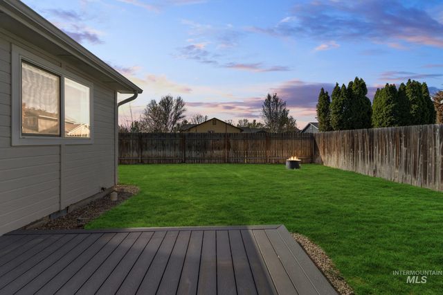 4822 Charme St, Caldwell, ID 83607