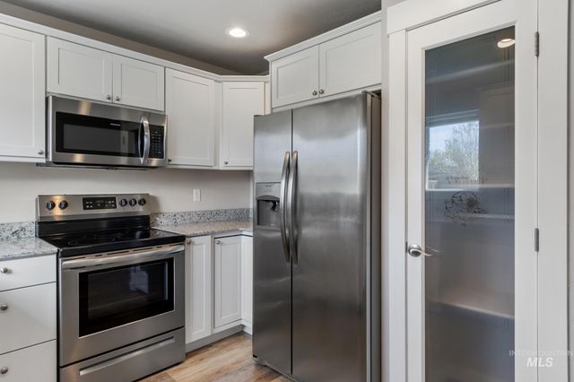 4822 Charme St, Caldwell, ID 83607