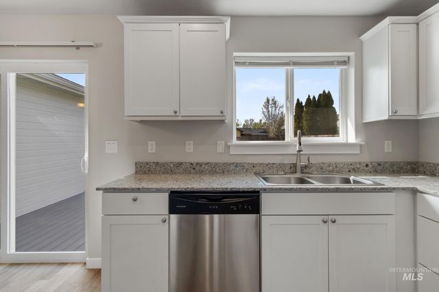 4822 Charme St, Caldwell, ID 83607